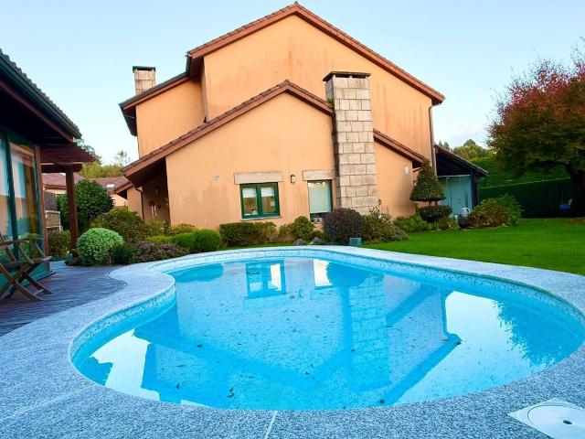 Chalet en venta en Oleiros, A Coruña