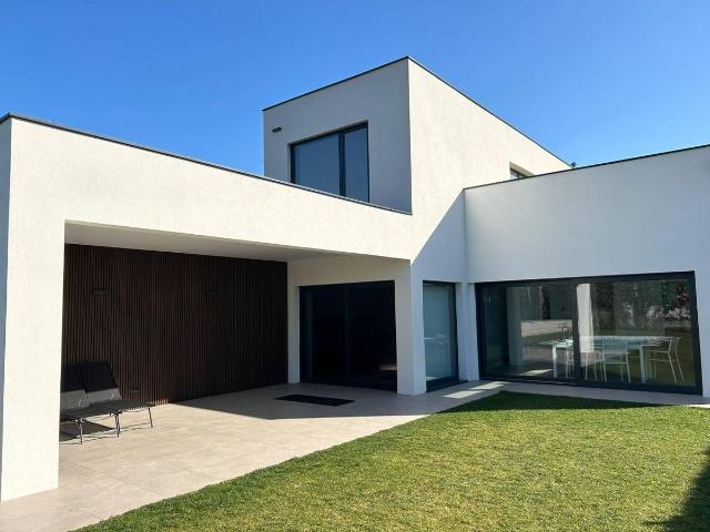 Chalet en venta en Oleiros, A Coruña