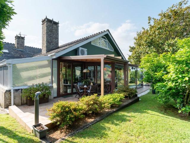 Chalet en venta en Oleiros, A Coruña