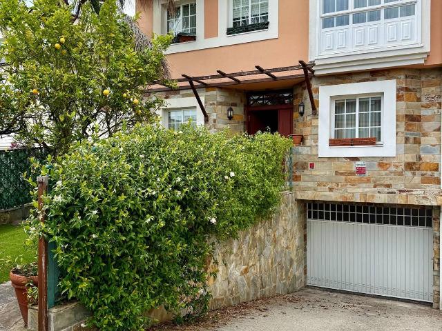 Chalet en venta en Oleiros, A Coruña