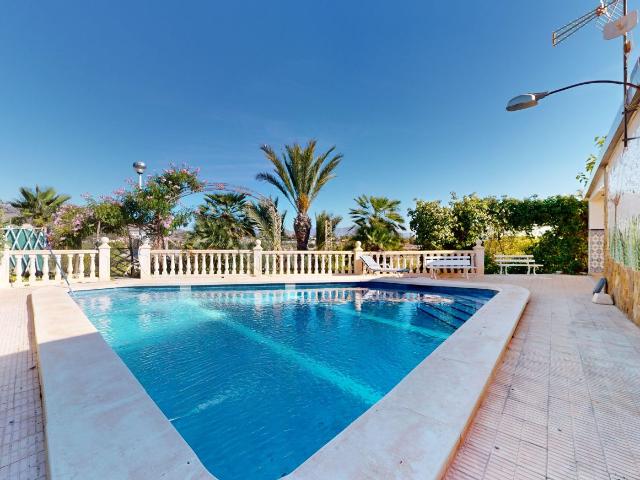 Villa en venta en Novelda, La Cruz