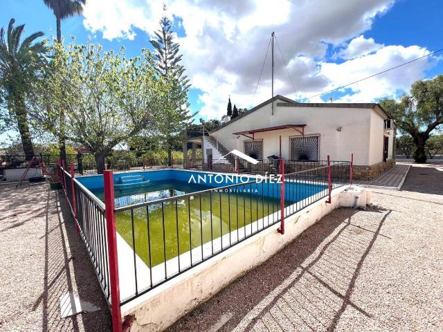 Villa en venta en Novelda, La Cruz