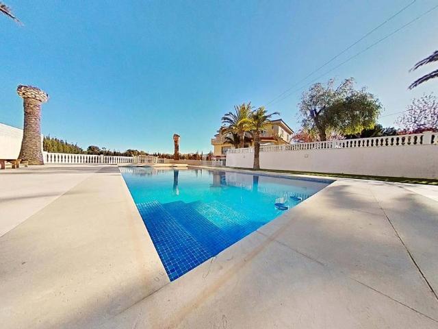 Villa en venta en Novelda, La Cruz