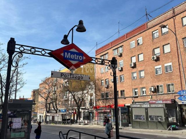 Villa en venta en Madrid, Cortes