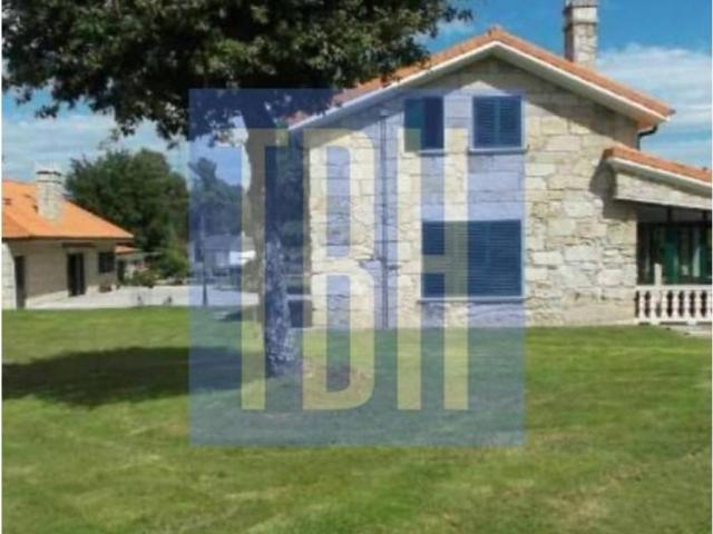 Chalet en venta en O Carballiño
