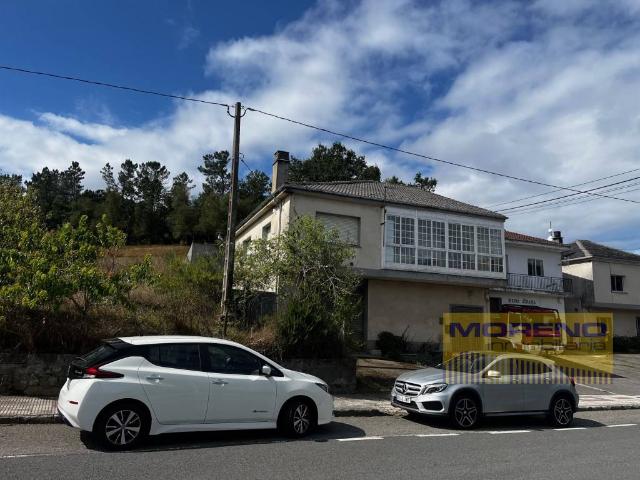 Villa en venta en O Incio