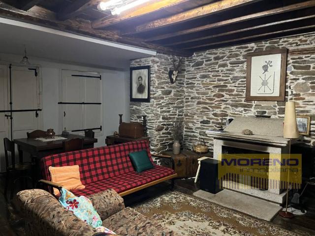 Villa en venta en O Incio
