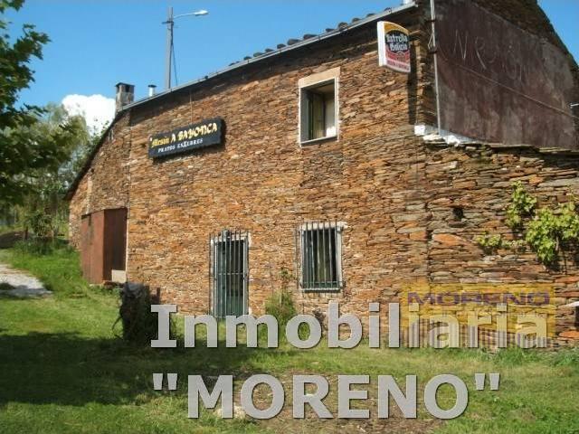 Villa en venta en O Incio