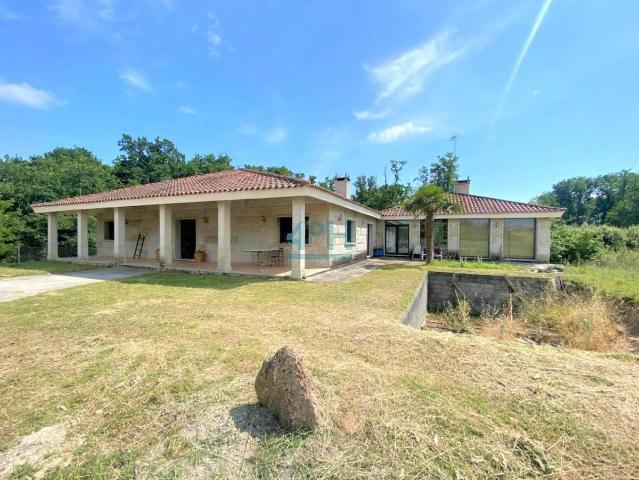 Villa en venta en O Pereiro De Aguiar, O Pereiro de Alén