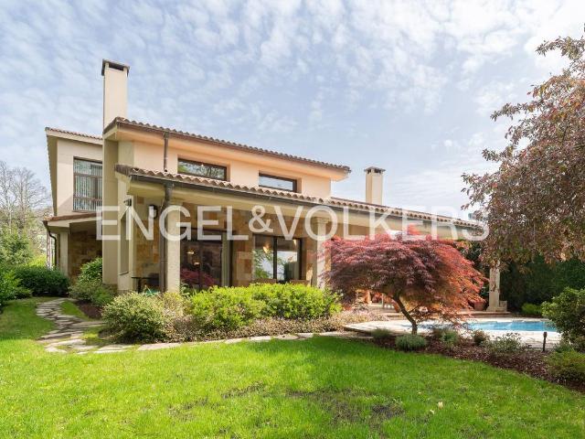 Chalet en venta en Oleiros, A Coruña