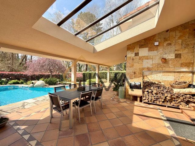Chalet en venta en Oleiros, A Coruña