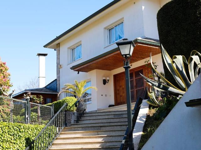 Chalet en venta en Oleiros, A Coruña