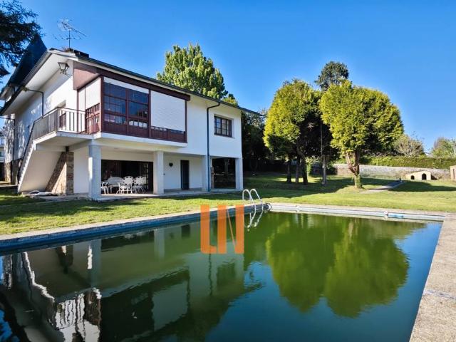 Chalet en venta en Oleiros, A Coruña