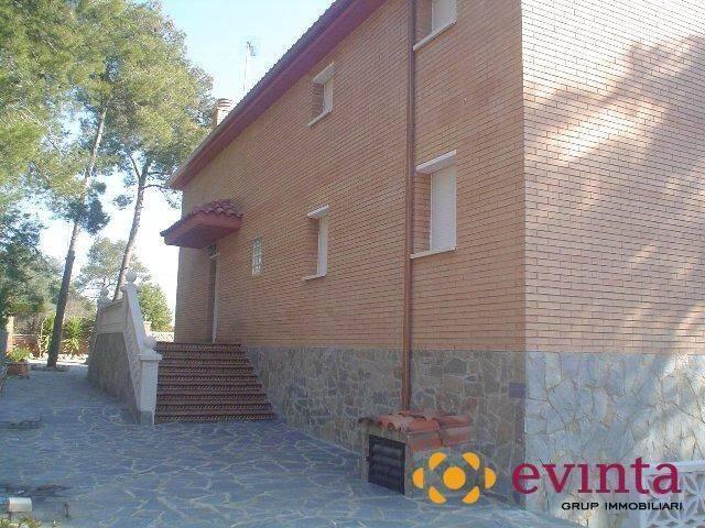 Villa en venta en Olesa De Bonesvalls