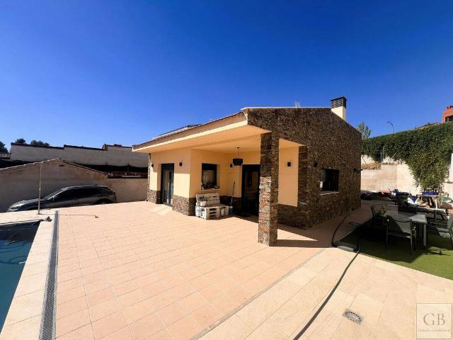 Chalet en venta en Olías Del Rey, Castilla-La Mancha