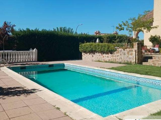 Chalet en venta en Olías Del Rey, Castilla-La Mancha