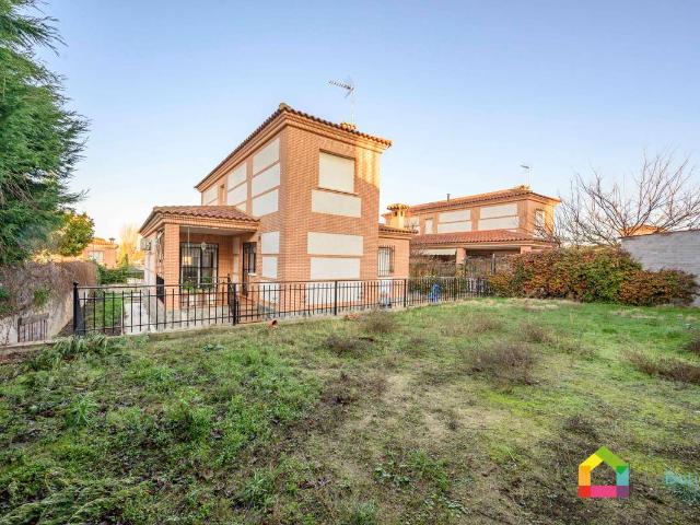 Chalet en venta en Olías Del Rey, Castilla-La Mancha