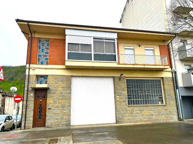 Villa en venta en Olot, Malagrida