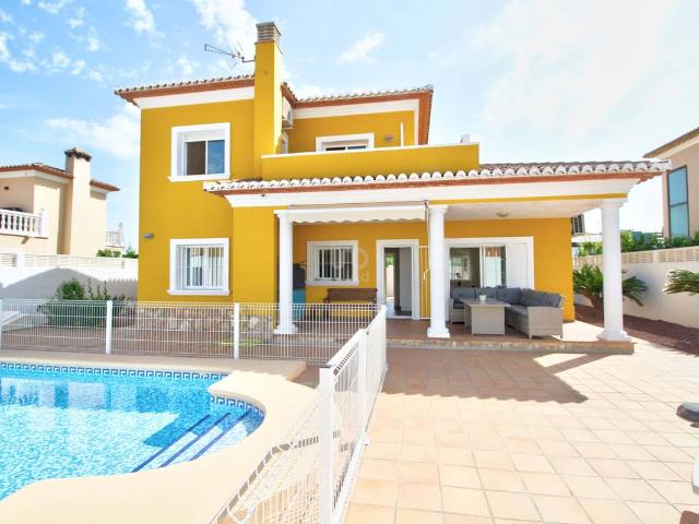 Villa en venta en Ondara