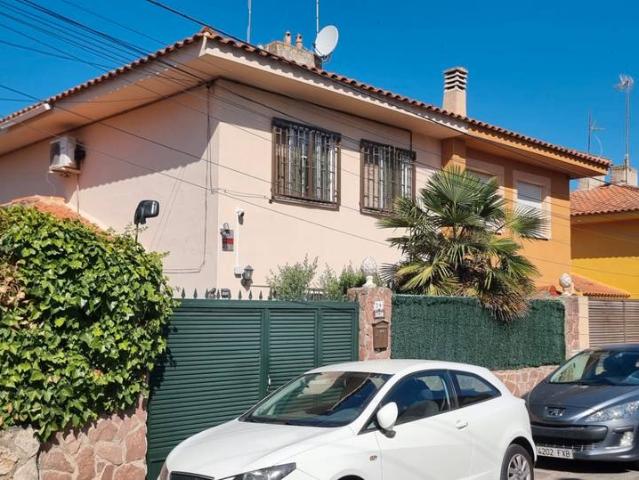 Villa en venta en Ontígola