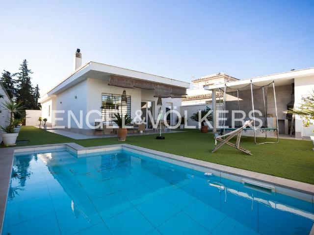 Chalet en venta en Alcalá De Guadaíra, Andalucía