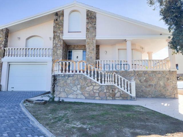 Villa en venta en Otero De Herreros