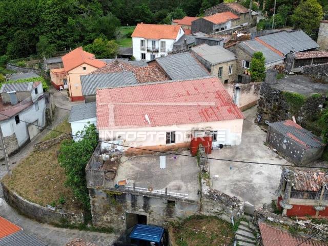 Chalet en venta en Outes, Noia