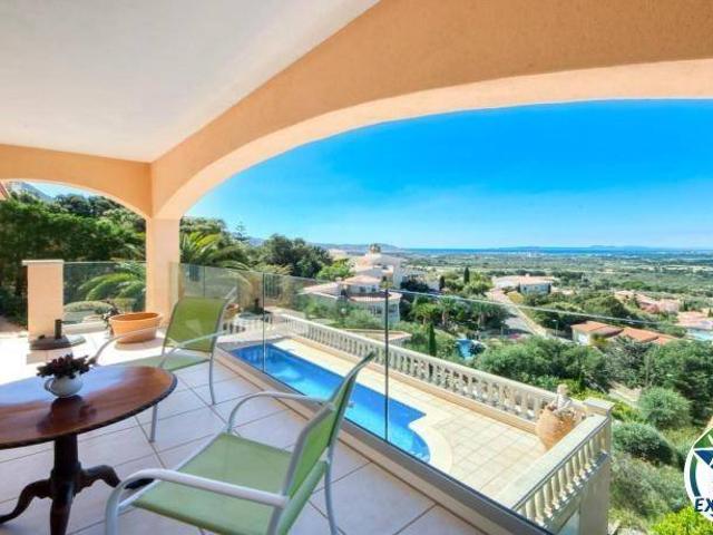 Chalet en venta en Palau-saverdera