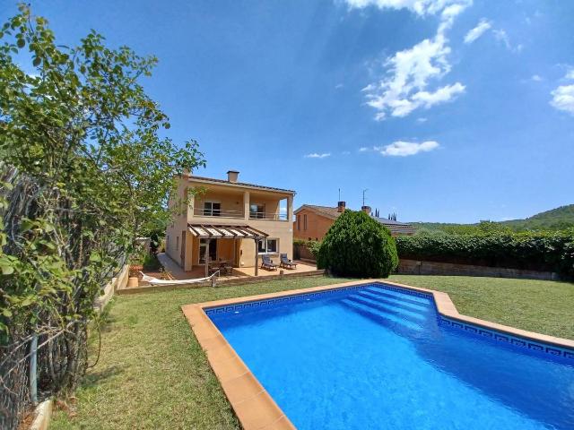 Villa en venta en Palol De Revardit