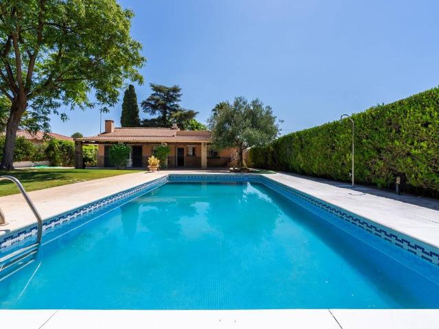 Chalet en venta en Palomares Del Río, Andalucía