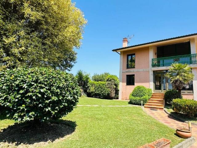 Chalet en venta en A Angustia, Vigo