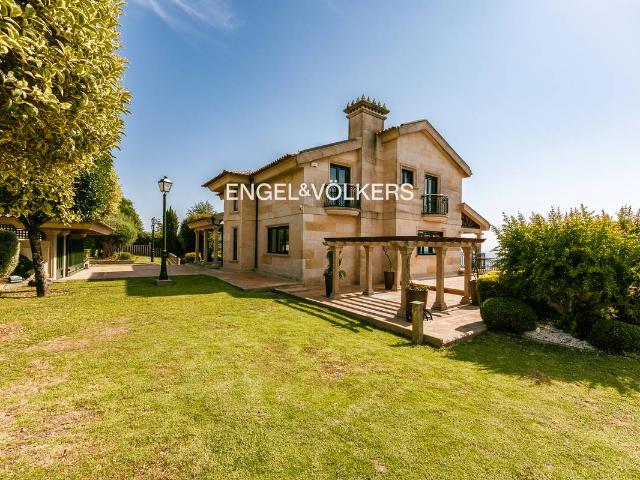 Chalet en venta en A Angustia, Vigo
