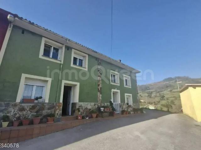 Chalet en venta en Santolaya, Siero