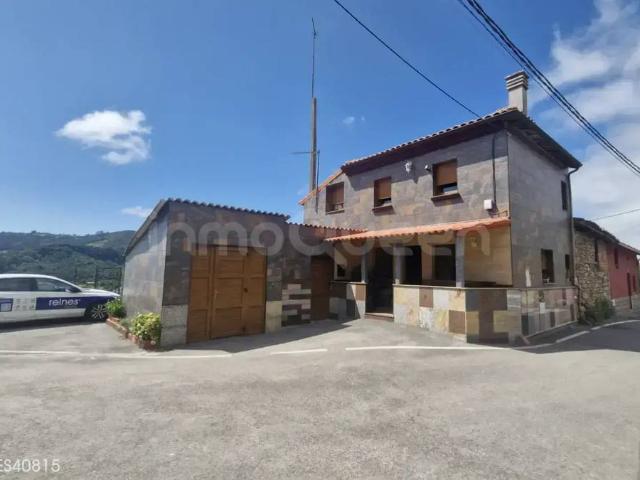 Chalet en venta en Santolaya, Siero