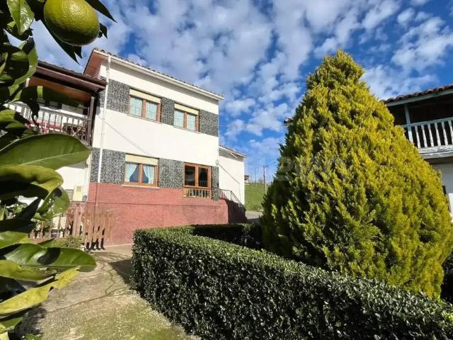 Chalet en venta en Santolaya, Siero