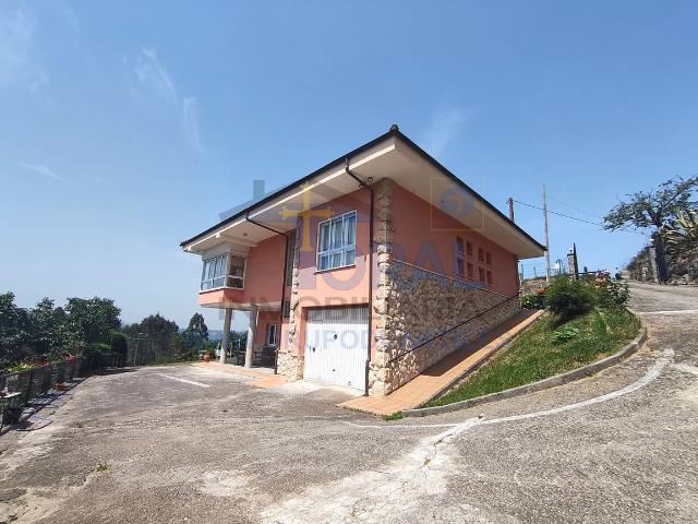 Chalet en venta en Santolaya, Siero