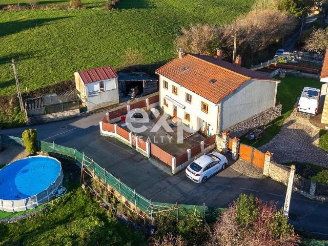 Chalet en venta en Santolaya, Siero