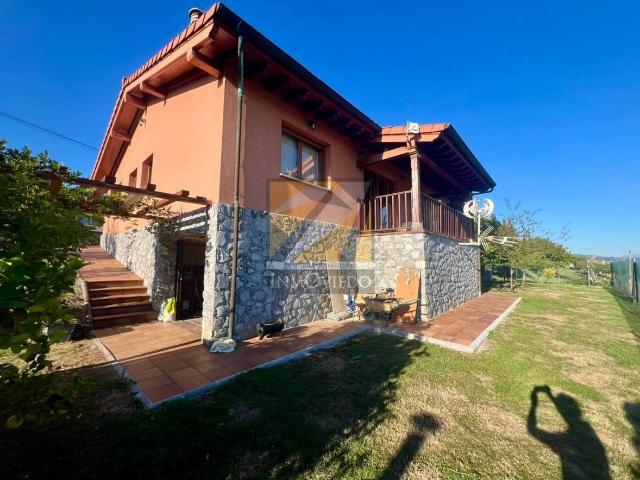 Chalet en venta en Santolaya de Vixil, Siero