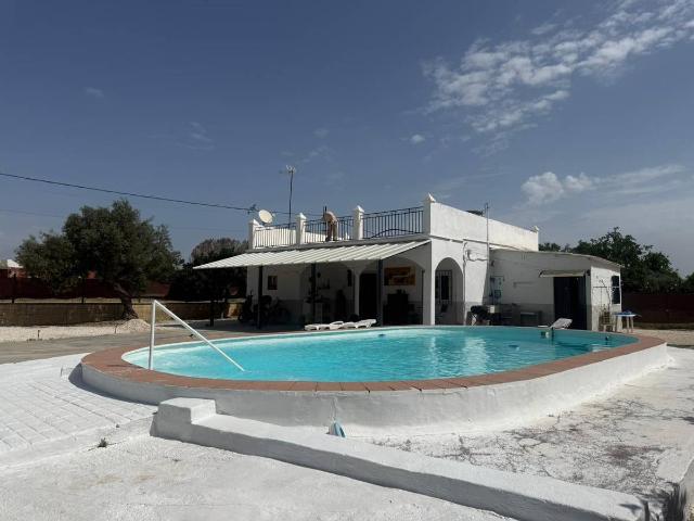 Chalet en venta en Utrera, Andalucía