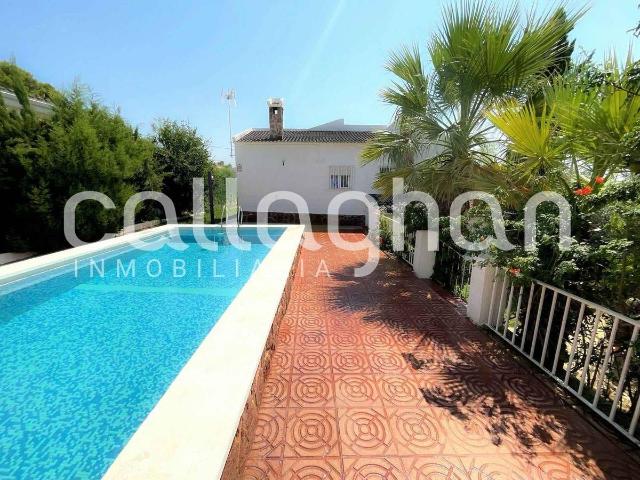 Chalet en venta en Pedralba, La Serranía