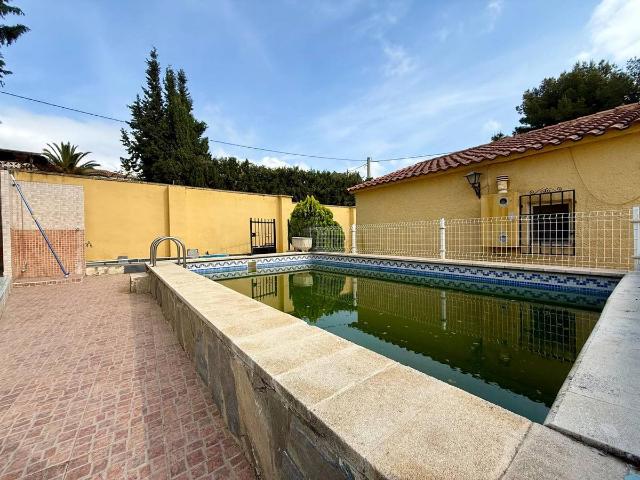 Chalet en venta en Pedralba, La Serranía