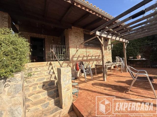 Chalet en venta en Pedralba, La Serranía
