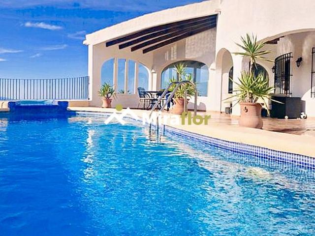 Villa en venta en Pego