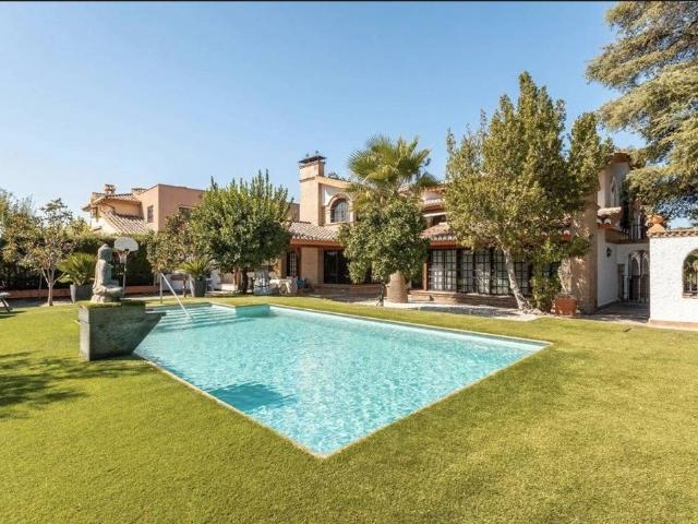 Villa en venta en Peligros, Monteluz