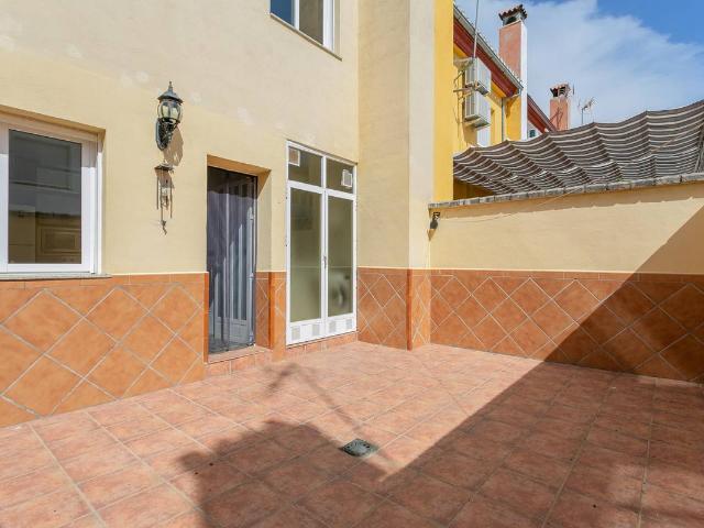 Villa en venta en Peligros, Monteluz