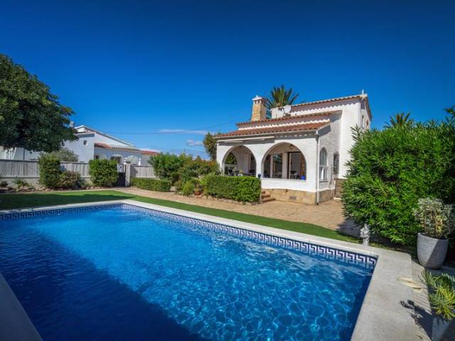 Villa en venta en Empuriabrava