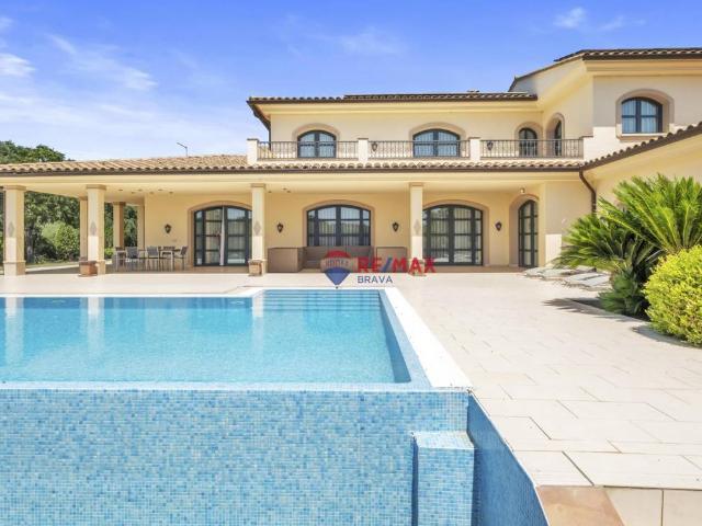 Villa en venta en Peralada