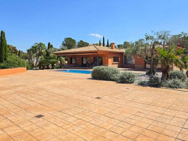 Villa en venta en Peralada