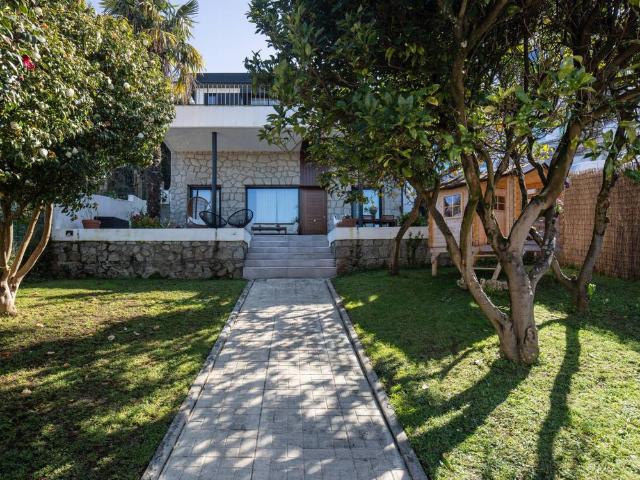 Chalet en venta en Oleiros, A Coruña