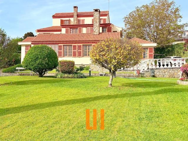 Chalet en venta en Oleiros, A Coruña